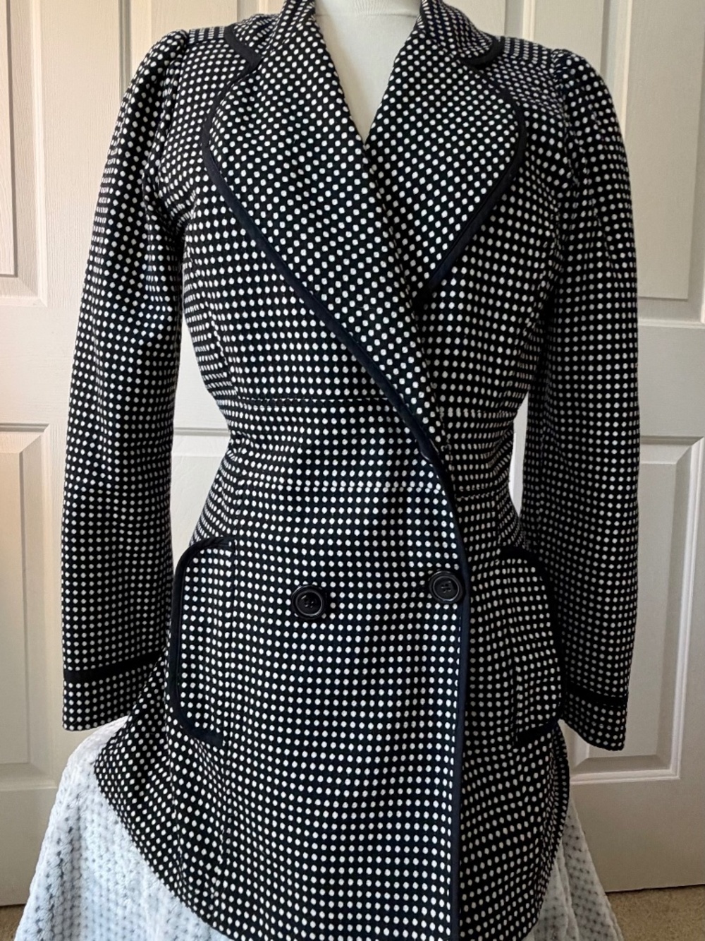 Retro black-and-white polkadot blazer